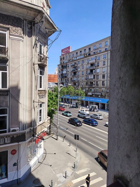 Piata Amzei, Magheru, 4 camere.