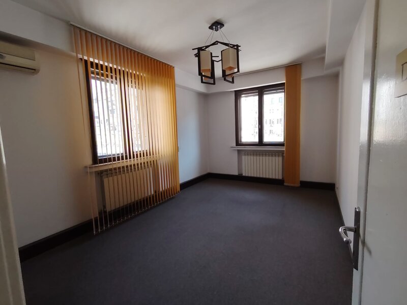 Piata Amzei, Magheru, 4 camere.