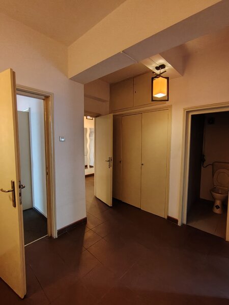 Piata Amzei, Magheru, 4 camere.