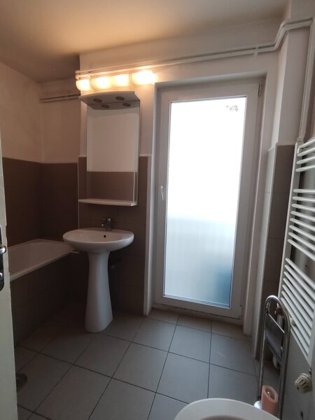 Piata Amzei, Magheru, 4 camere.